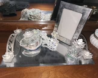 Dresser set