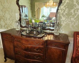 Buffet and mirror