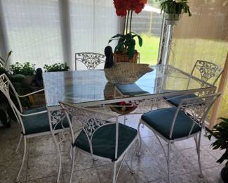 Patio table with 6 chairs (2 with arms and 4 without)
