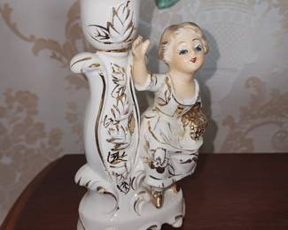 Has matching male candlestick