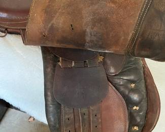 R76 - $75. Vintage Spring Tree Saddle #1551. (Probably just for display.)