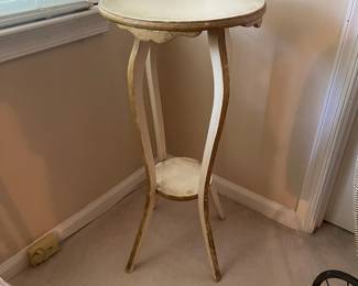 R113 - $30. Plant Stand Table.