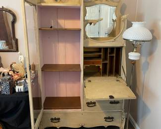 R145 - $125. Display Bookcase / Vanity. In good condition. We do have the keys!