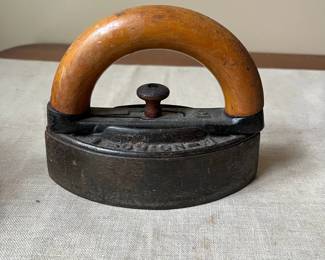 R64 - $30. Mrs. Potts Detachable Handle Iron 1870s.