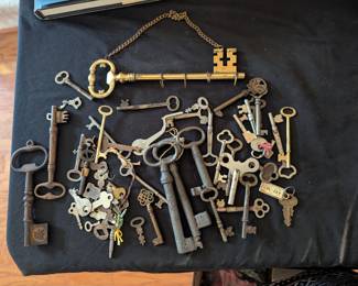 R39 - $40. Key LOT.
