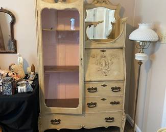 R145 - $125. Display Bookcase / Vanity. In good condition. We do have the keys!