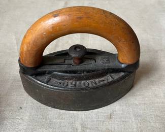 R64 - $30. Mrs. Potts Detachable Handle Iron 1870s.