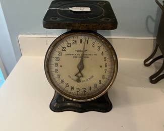 R17 - $35. Decorative Vintage Kitchen Scale.