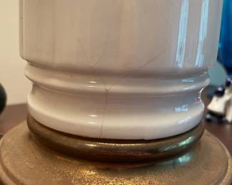 R122 - $20 Eagle Lamp - white base has crazing.
