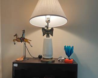 R122 - $20 Eagle Lamp - white base has crazing.