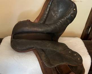 R76 - $75. Vintage Spring Tree Saddle #1551. (Probably just for display.)