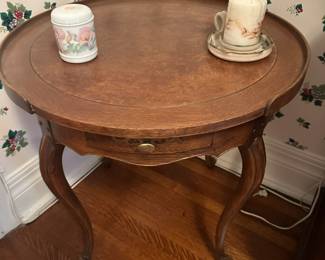 Charming round table
