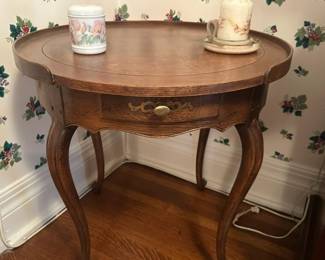 Charming round table