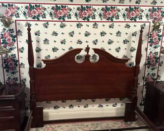 4-poster Cherry wood bed 