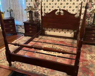 4-poster Cherry wood bed 
