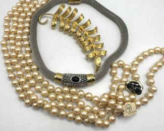 Costume jewelry assortment