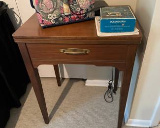 Singer sewing machine and table