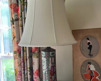 ROSE MEDALLION LAMP