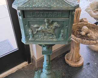 awesome vintage mailbox 
