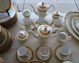 Noritake 111 pc set 