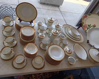 Noritake 111 pc set 