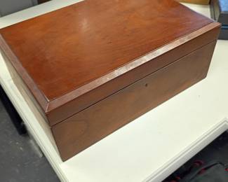 antique gentlemen's traveling desk 