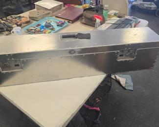 Large rifle shipping crate aluminum (Safari) with foam inserts 