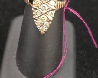 14k gold ring wth diamonds 