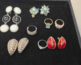 costume jewelry 