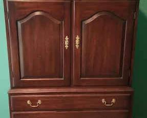 Virginia Galleries Henkel Harris Mahogany Dresser