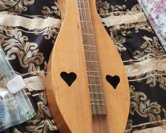 Folk Roots Dulcimer, beautiful craftsmanship, mint condition.