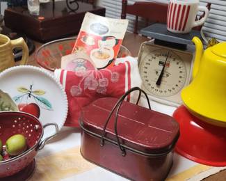 If you love Retro we have a sweet collection for you kitchen.