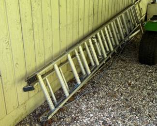 Extension Ladders / Ladder extenders also available