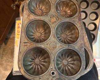 Bakeware / Pots and Pans / Cookie Sheets, etc.