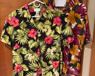 Jones New York Women's Black & Floral Hawaiian Shirt – Size Large