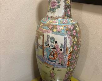  Chinese Famille Rose Porcelain Vase