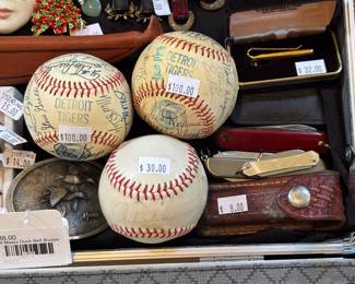 79 Maass Duck Belt Buckle, Signed Detroit Tigers Baseballs
