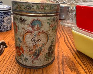 Enamel knob tin