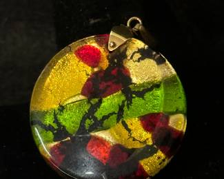 Gorgeous pendant w 14k clasp