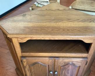 Corner cabinet 