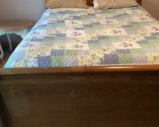 Queen sleigh bed