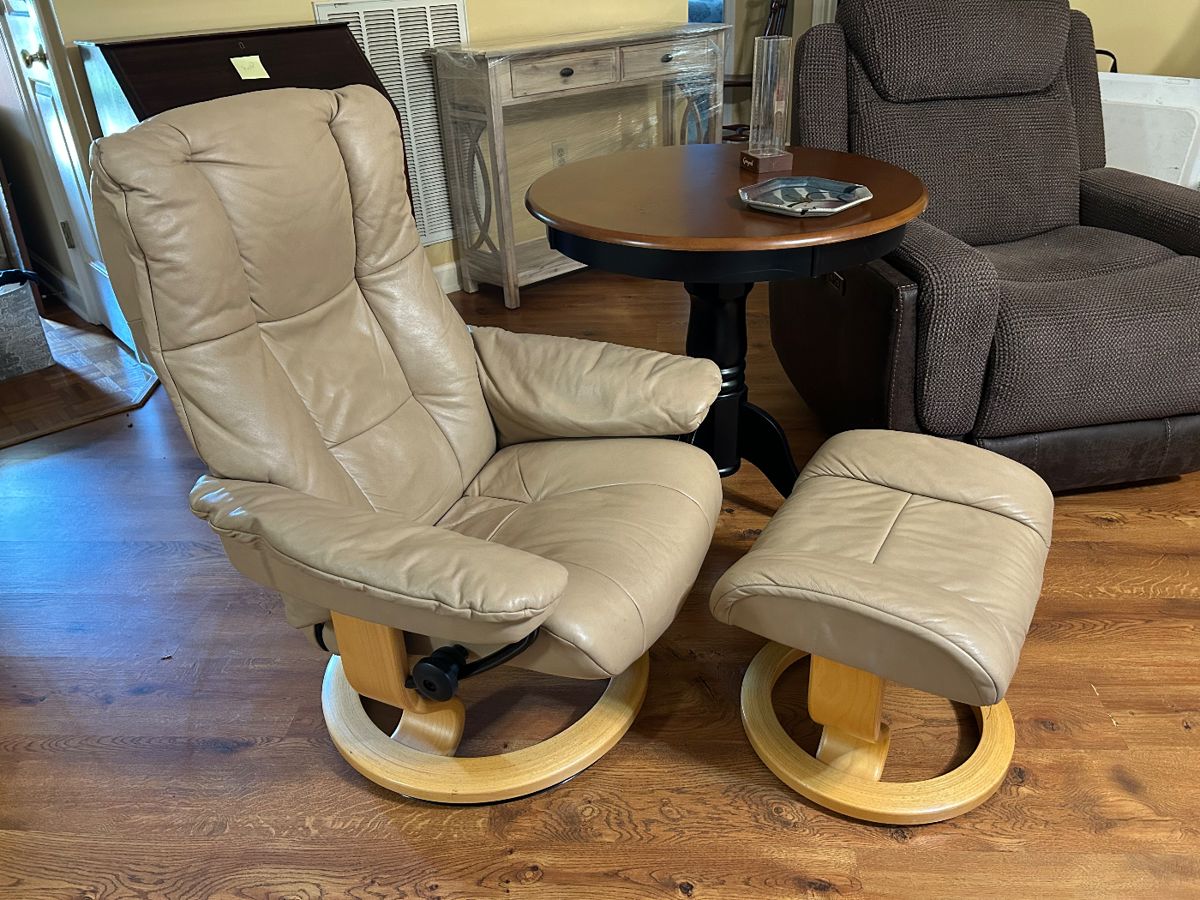 Stressles recliner and footstool