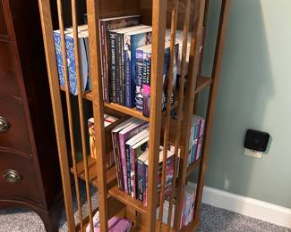 Rotating bookshelves 