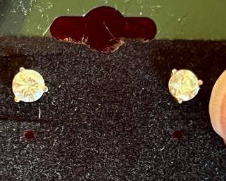 14k 1/2kt diamonds earring studs. 