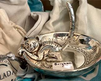 Brighton ring holder