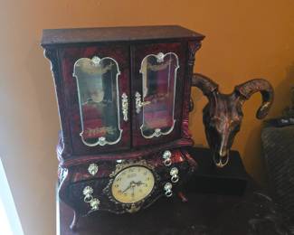 Decorative jewelry box