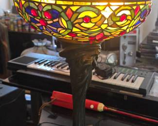 Decorative stained glass lamp