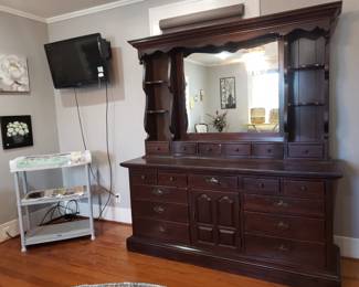 VINTAGE ETHAN ALLEN DRESSER AND MIRROR