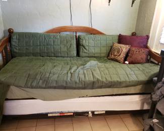 DAYBED WITH QUALITY MATTRESS INCLUDING TRUNDLE BED WITH SPREAD AND BOLSTER PILLOWS