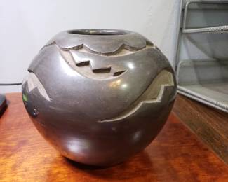 NATIVE AMERICAN POTTERY